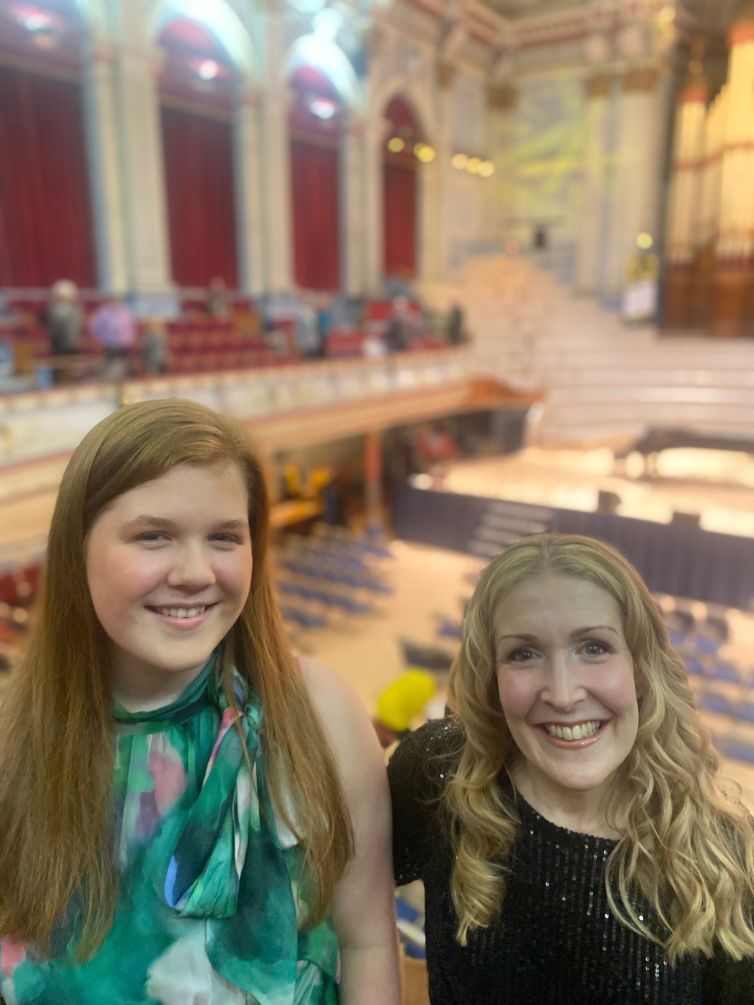 mrs-sunderland-rhianydd-beaumont37